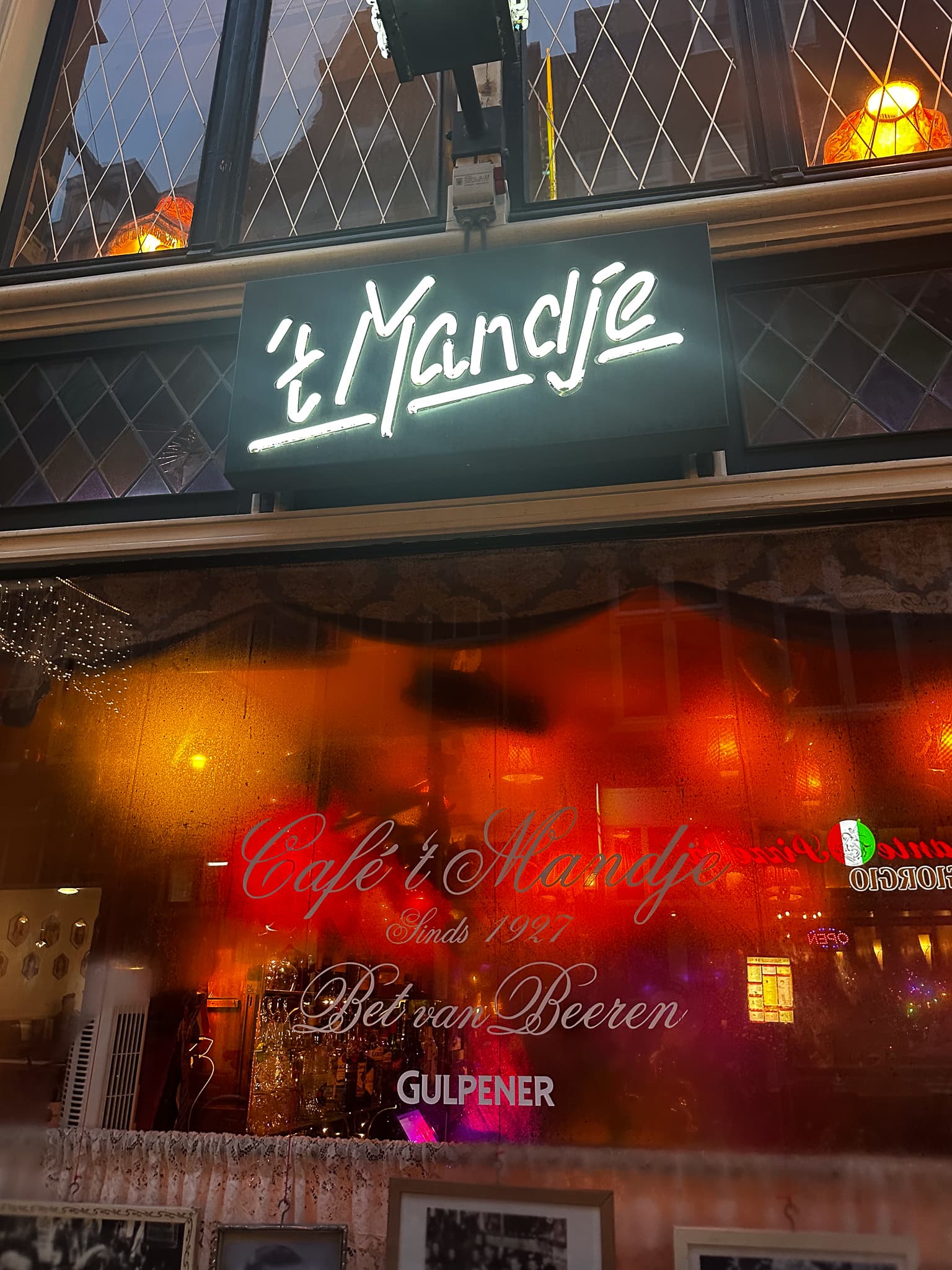 T Mandje Cafe Neon Sign Amsterdam